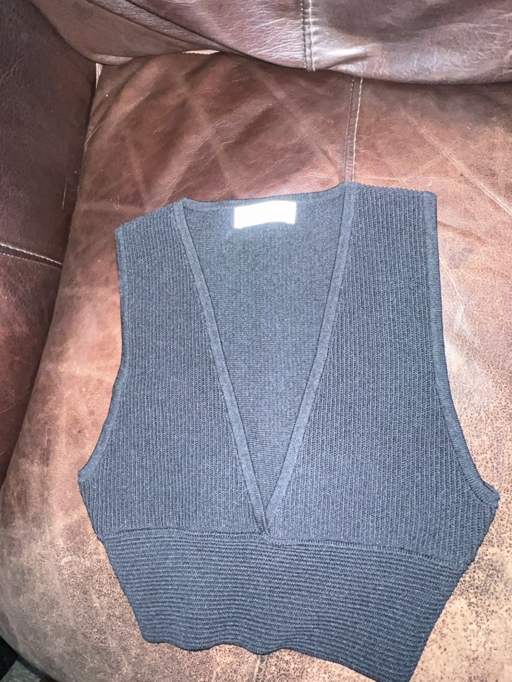 Babaton Black Ribbed V-Neck croptop